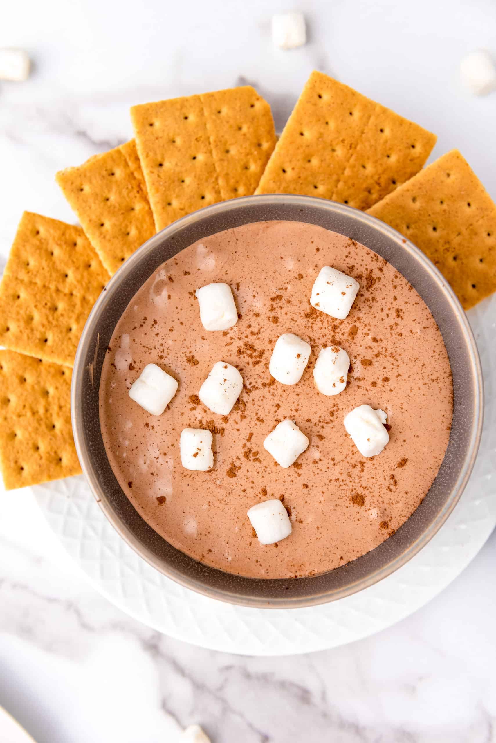 hot cocoa dip wth marshmallows and graham crackers