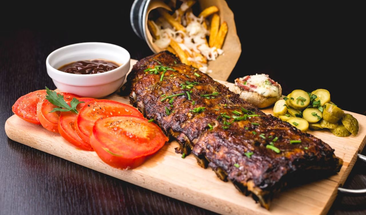 Barbecue ribs with sliced tomatoes and potatoes