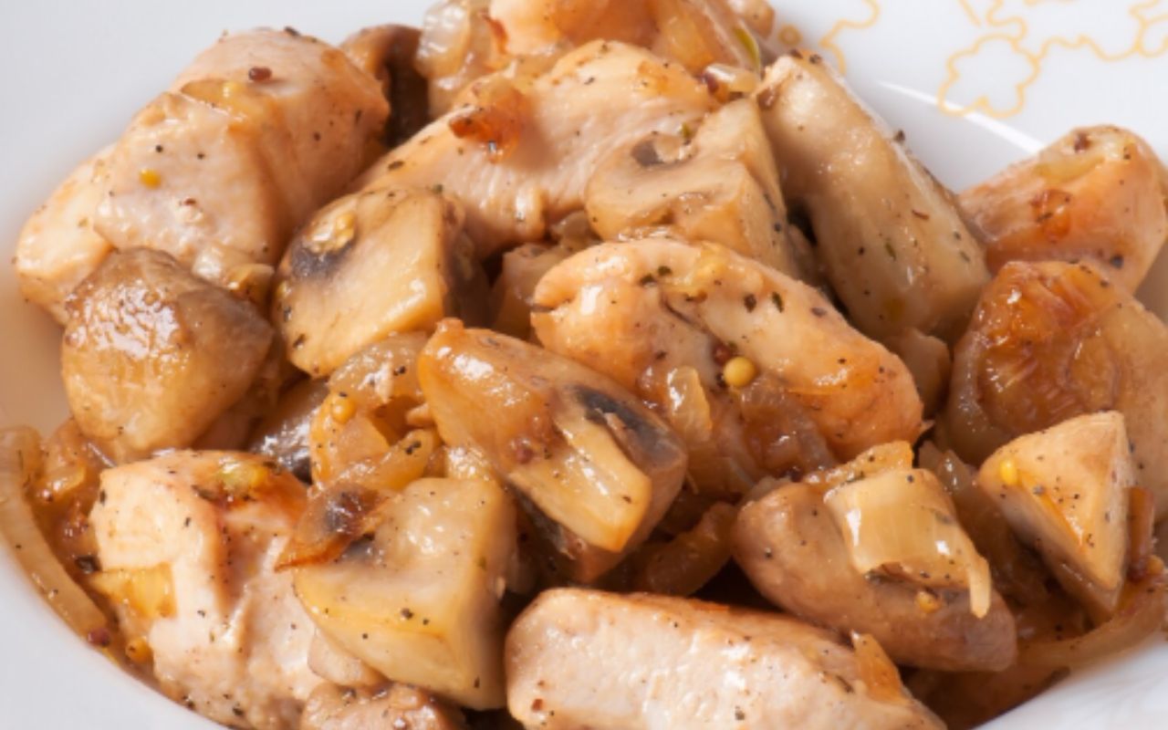 Sauteed chicken with mushrooms
