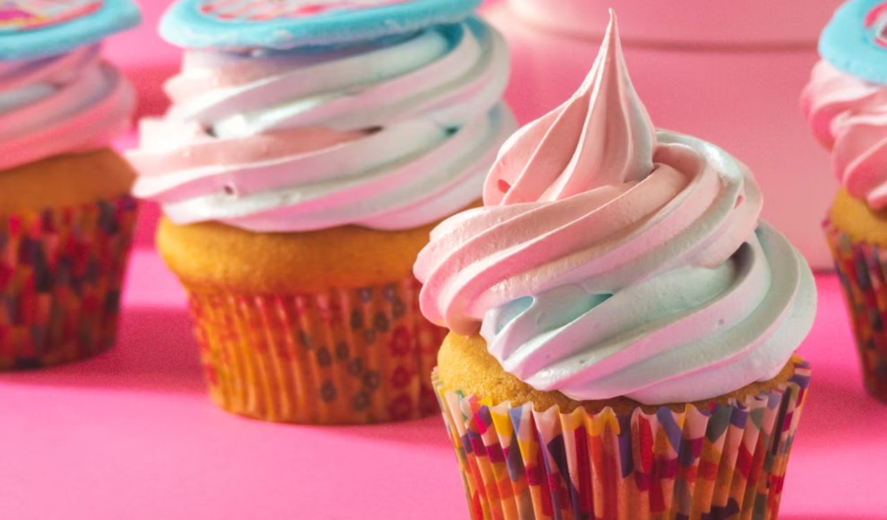 Cupcakes with white icing on top