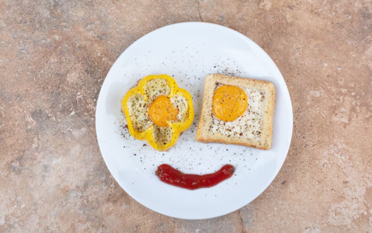 Egg in bell pepper ring with toast