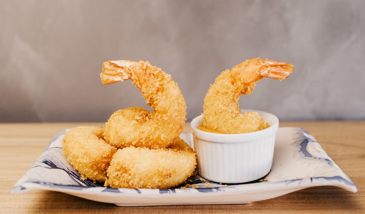 Fried shrimp with dip