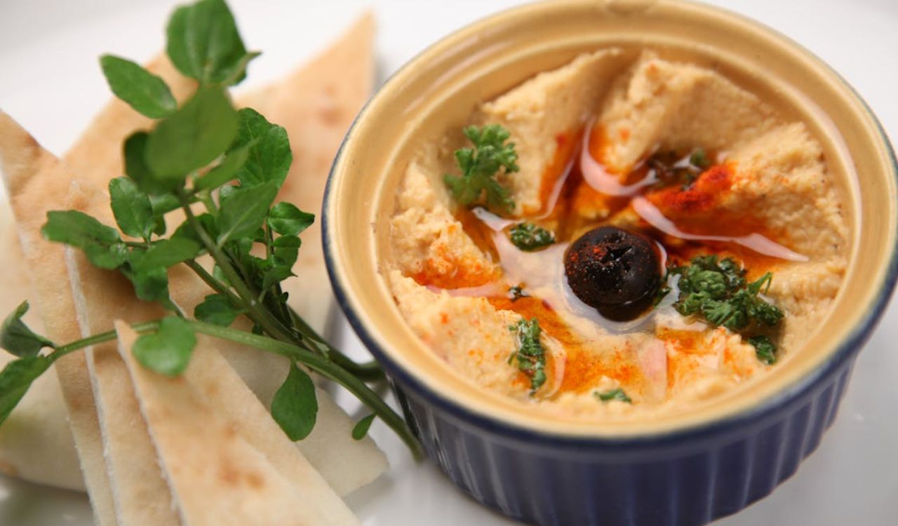 Fresh Hummus And Pita Bread