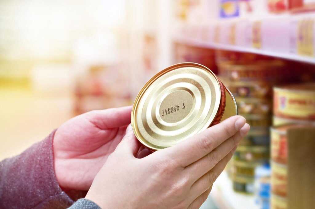 Tin can in the hands of the buyer