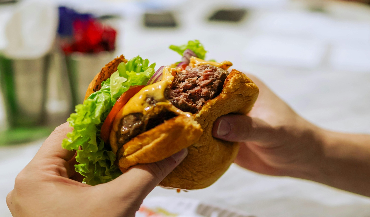 Juicy Cheeseburger with Fresh Ingredients