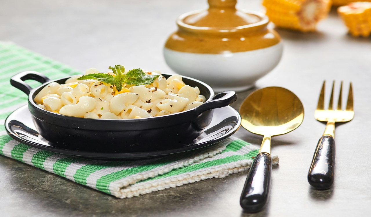 Pasta made from semolina and shaped in the form of slender tubes