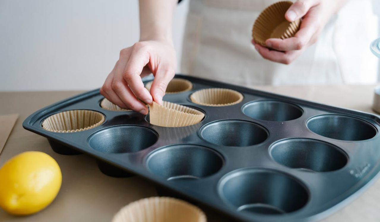 Preparing baking tray