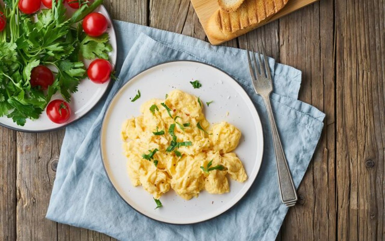 Plate of scrambled eggs with parsley