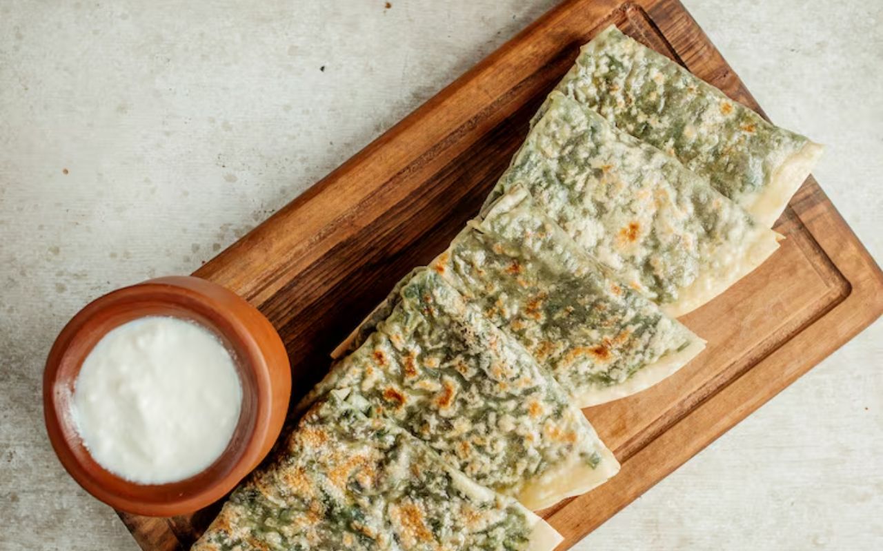 Spinach artichoke flatbread with dip
