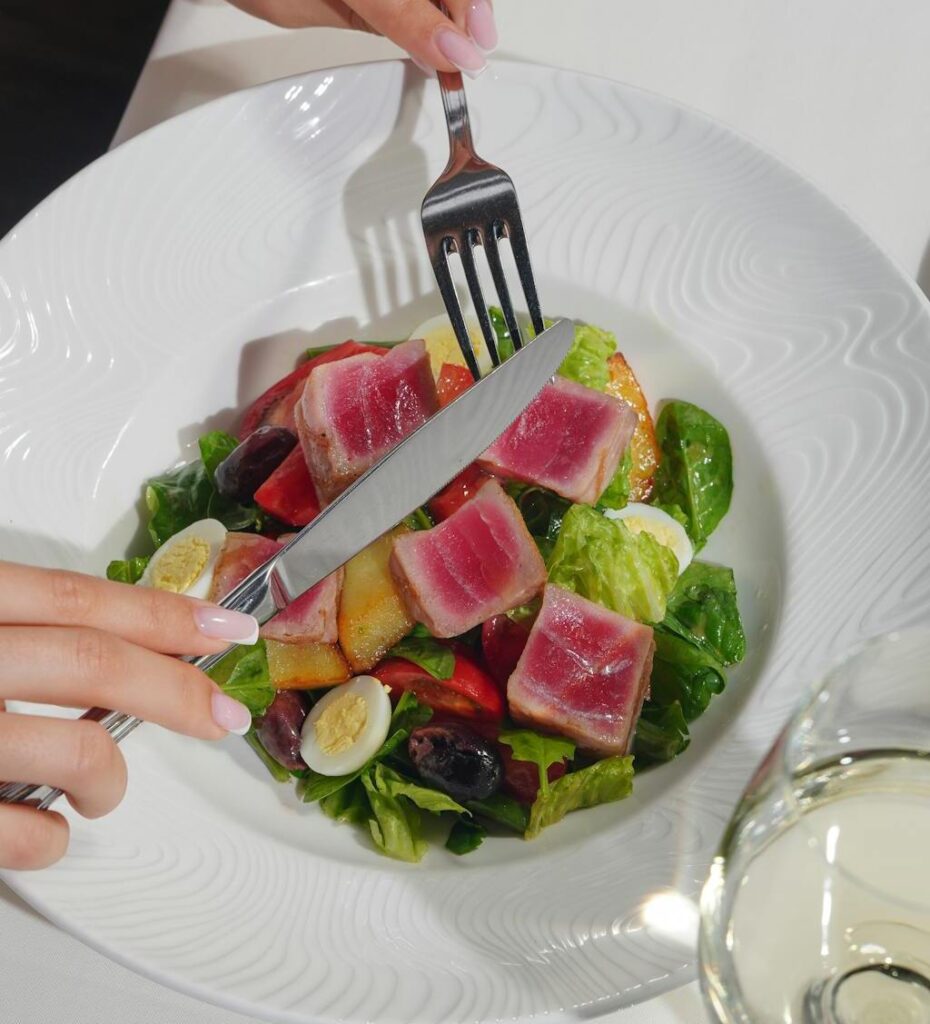 Delicious Tuna Salad with Fresh Vegetables