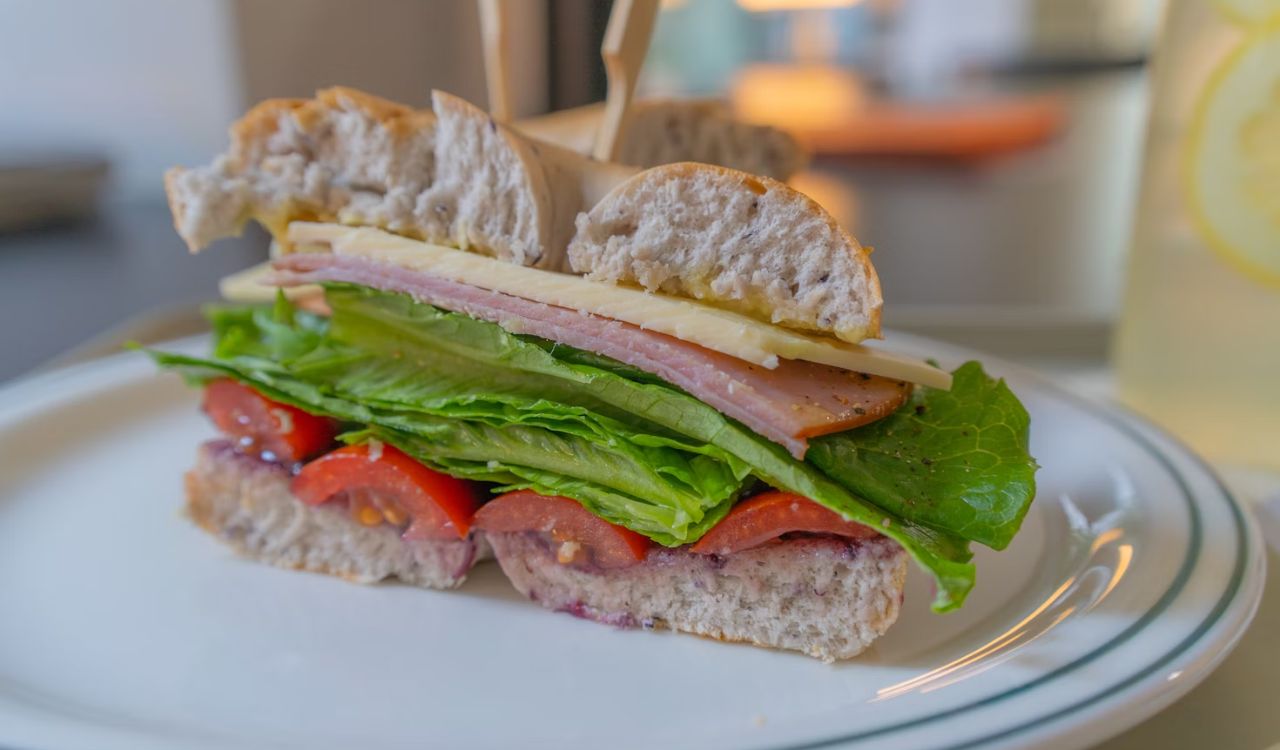 Bologna sandwich