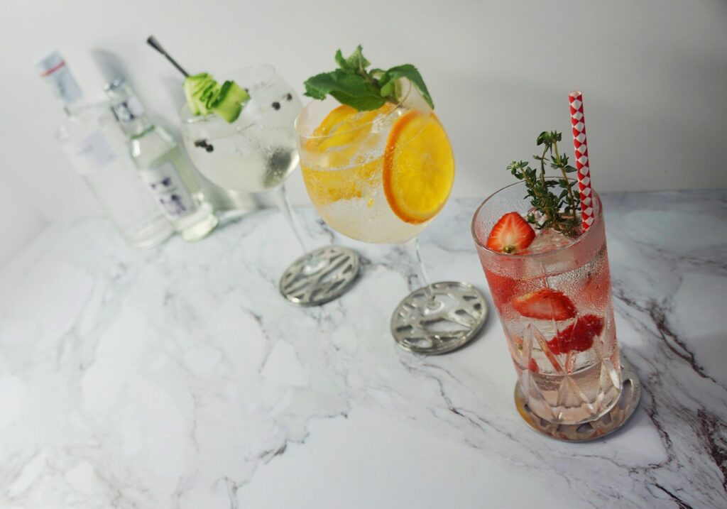 Gin tonic, Cocktails, Summer drinks image.